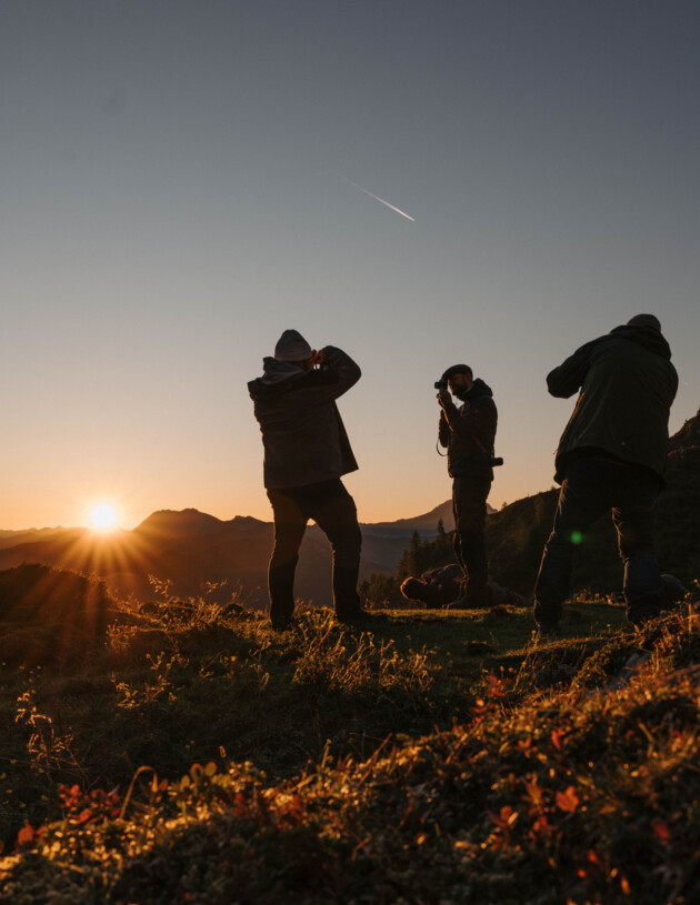 3 People are taking pictures from the sunrise during their Leica Workshop