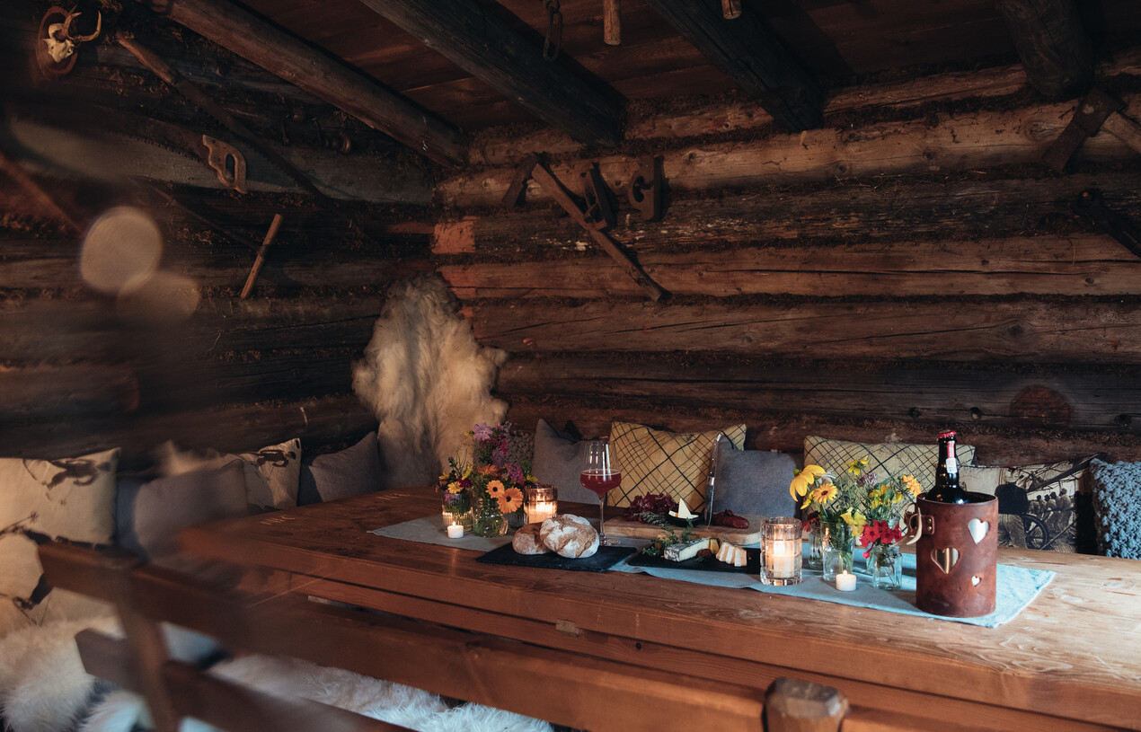 Herrliche Jause mit Spezialtäten aus der hauseigenen Metzgerei in der urigen Nessleralm, Großarl