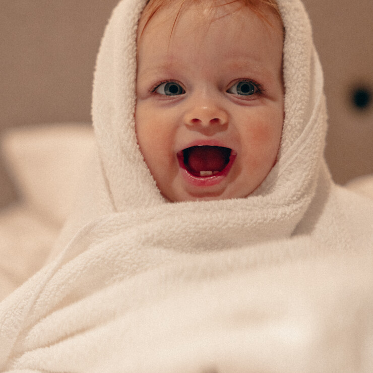 Indoor-Pool mit Sternenhimmel und gemütlichen, großzügigen Liegen im Wellnesshotel Nesslerhof in Großarl, Salzburger Land