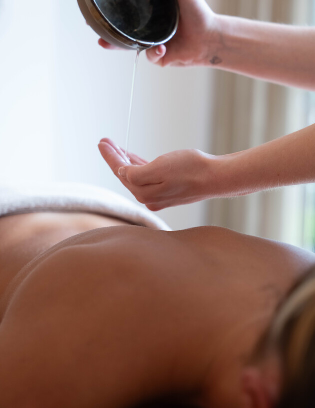 Rückenmassage mit Öl