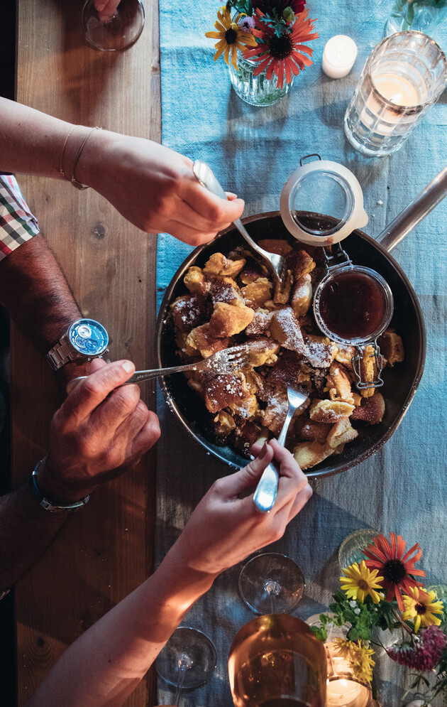 Selbstgemachter Kaiserschmaren mit Zwetschkenröster in der Nessleralm in Großarl