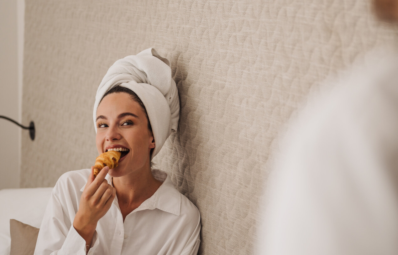 Romantischer Urlaub im Hotelzimmer mit Kamin